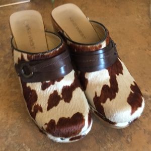 Cow Hide Clogs